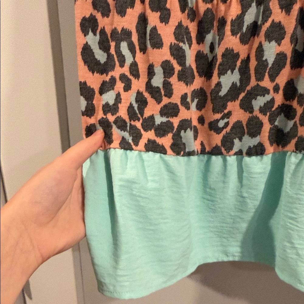 Eesome Women's Color Block Leopard Print Top - Picture 3 of 3